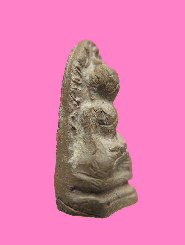 พระรอด เนื้อเขียวสวย เก่า