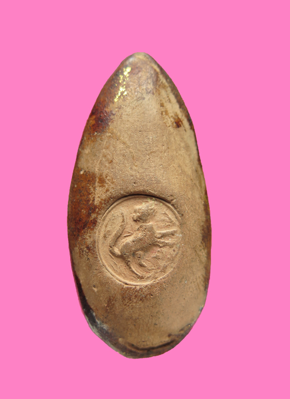 พระขุนแผนไข่ผ่าซึก หลังนักษัตรย์