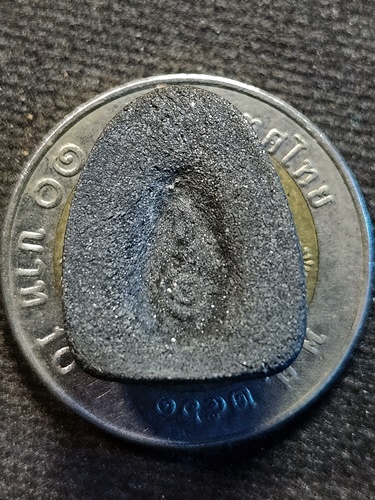 วัดกำแพง ชลบุรี พระปิดตามหาลาภ หลังยันต์อุ  รุ่นเสี่ยวิรัตน์ ปี พ.ศ.2523 เนื้อดำ