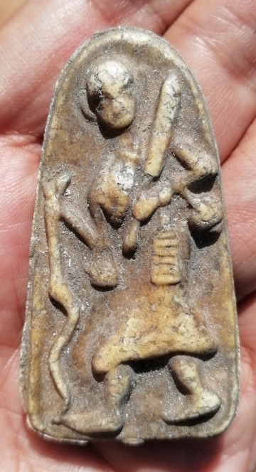 พระสิวลีจัมโบ้ เนื้อผงน้ำมัน(มีกระเทาะมุมล่างซ้าย หลวงพ่อกวย​​ วัดโฆษิตาราม​ จ.ชัยนาท​ เคาะเดียว