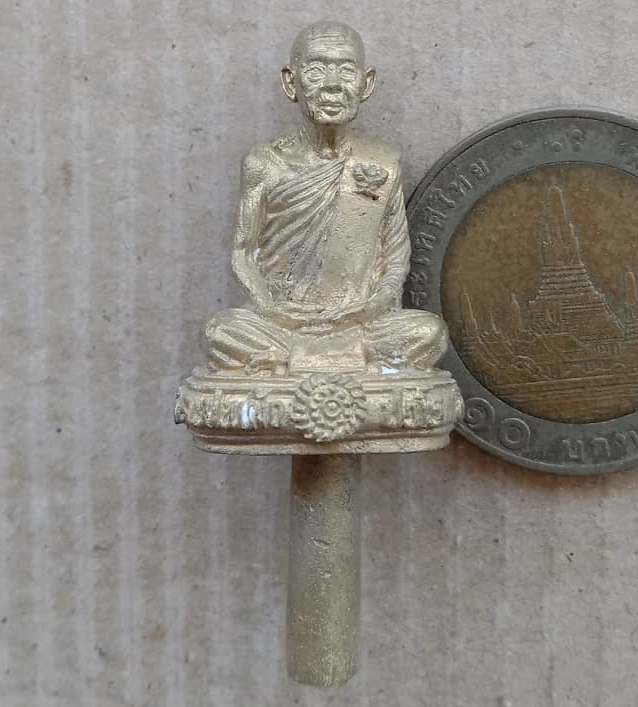 รูปหล่อโบราณเหวี่ยงมือ ไม่ตัดเดือย (พิเศษ เดือยยาว) หลวงปู่แผ้ว ปวโร จ นครปฐม ปี2554+กล่อง