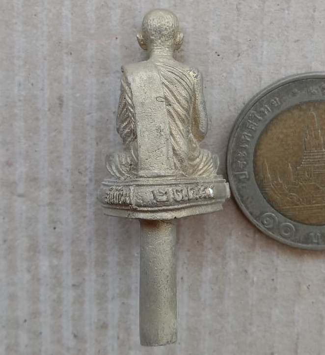 รูปหล่อโบราณเหวี่ยงมือ ไม่ตัดเดือย (พิเศษ เดือยยาว) หลวงปู่แผ้ว ปวโร จ นครปฐม ปี2554+กล่อง