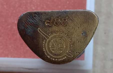 รูปหล่อลอยองค์ รุ่นอริยทรัพย์ หลวงปู่แผ้ว วัดรางหมัน จ นครปฐม ปี2554 เนื้อมหาชนวน หมายเลข899