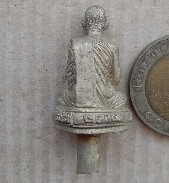 รูปหล่อโบราณเหวี่ยงมือ ไม่ตัดเดือย (พิเศษ เดือยยาว) หลวงปู่แผ้ว ปวโร จ นครปฐม ปี2554+กล่อง