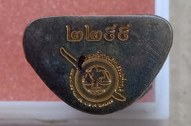 รูปหล่อลอยองค์ รุ่นอริยทรัพย์ หลวงปู่แผ้ว วัดรางหมัน จ นครปฐม ปี2554 เนื้อมหาชนวน หมายเลข2299