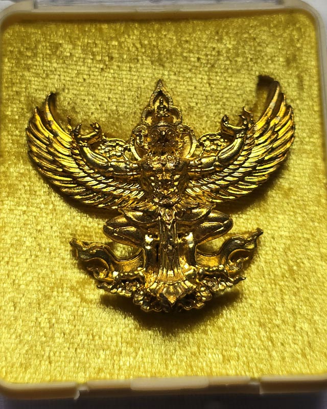 พญาสุเรนทรชิต(ครุฑ) สรงน้ำราชาโชค เนื้อทองพระประธาน หลวงพ่อหวั่น วัดคลองคูณ พิจิตร  ปี 2560 กล่องเดิ