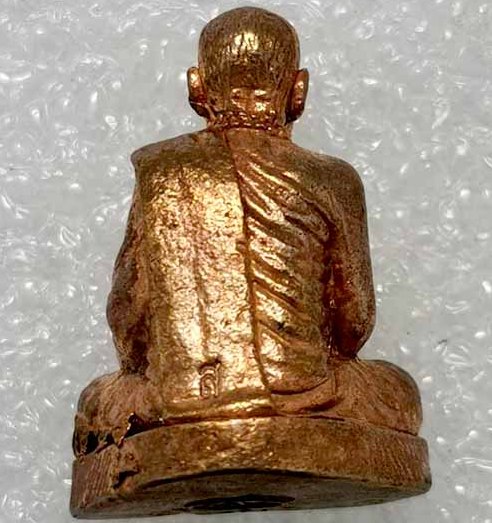 รูปหล่อลอยองค์ เพชรบูรพา หลวงปู่บุญสม ที่พักสงฆ์ร่มโพธิ์ทอง ชลบุรี ปี2561 เนื้อทองแดง เลข4502+กล่อง