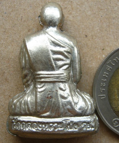 รูปเหมือนปั๊มรุ่นแรก สังฆาฏิปัด หลวงพ่อพิน วัดคลองหวายโป่ง จ.ระยอง ปี2553เลข98 เนื้ออัลปาก้า+กล่อง
