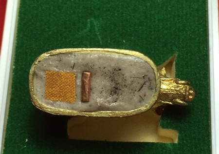 หมูมหามงคลคูณทอง หลวงพ่อคูณ วัดบ้านไร่ ปี2553 เนื้อทองทิพย์ ใต้ฐานอุดผงจีวรเกศา+ตะกรุด เลข1463+กล่อง