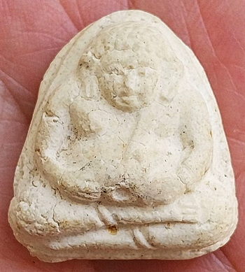 *พระผงวัดประสาทบุญญาวาส กทม. ปี๒๕๐๖ พิมพ์พระสังกัจจายน์แจกฟรี ไม่มีรู เนื้อขาว*