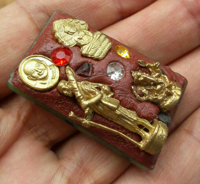 สมเด็จพิมพ์ใหญ่ เนื้อหินสีหยกแกะ  หลวงปู่หงษ์ พรหมปัญโญ ด้านหลังจัดเต็ม จ.สุรินทร์ เคาะเดียว