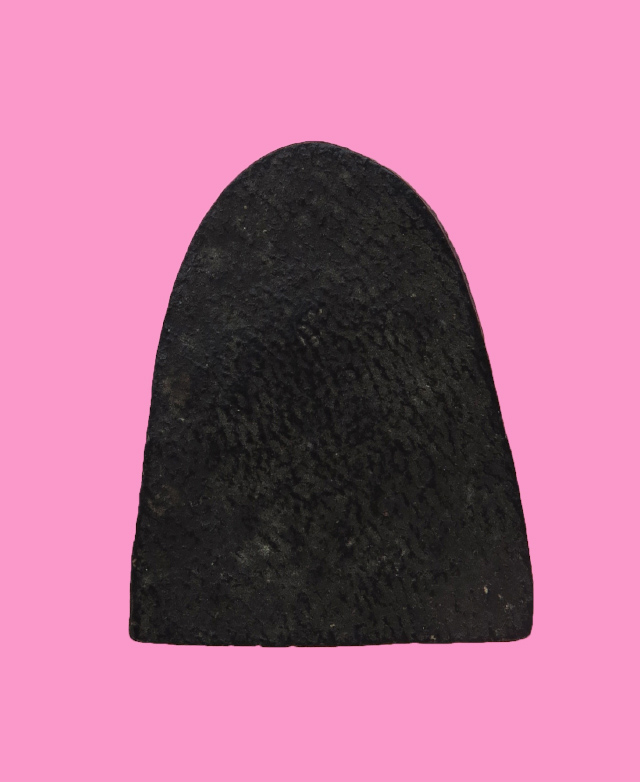 พระปิดตา เนื้อดำสนิท