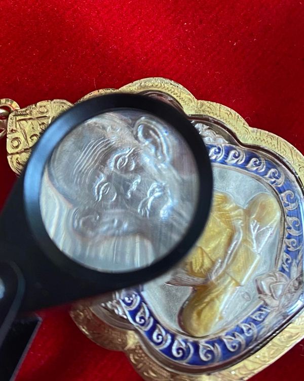 เหรียญเสมา หลวงพ่อรวย วัดตะโก รุ่น รวยมหาเศรษฐี 57 เนื้อเงินลงยา เลี่ยมทอง