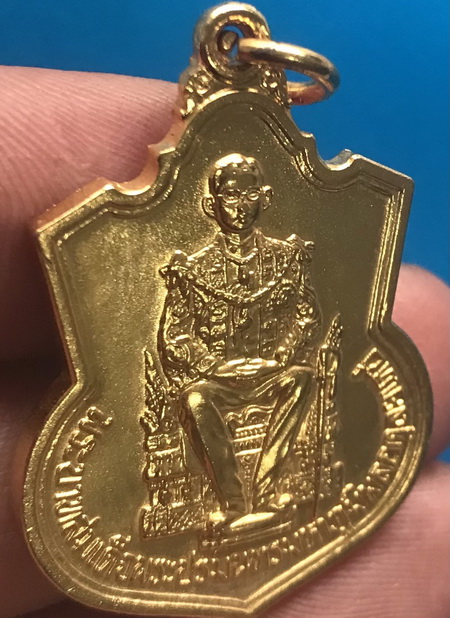 ((เคาะเดียวแดง)) เหรียญ ร.9 นั่งบัลลังก์ ปี 39 เนื้อกะไหล่ทอง