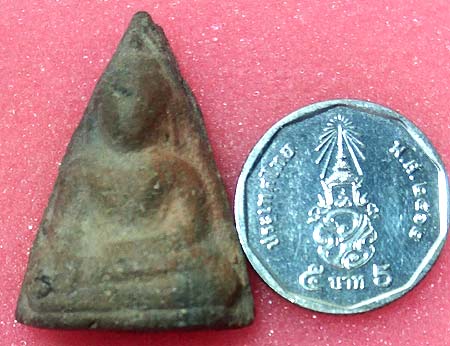 พิมพ์มารวิชัย ทรงสามเหลี่ยม เนื้อดินหยาบ