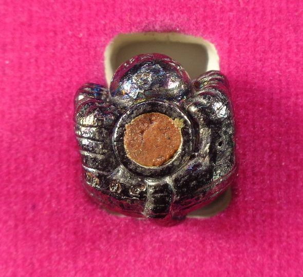 ลูกอมเสือรุ่น 168 หลวงปู่แสน วัดบ้านหนองจิก จ.ศรีสะเกษ เนื้อผิวรุ้งอุดผง สวยครับ