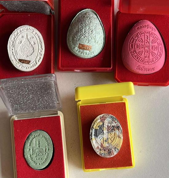 ชุดพระผง พระปิดตา คละเกจิ หลวงพ่อพัฒน์ หลวงปู่บุญมา หลวงปู่หมุน รับพระ 15 องค์ ชุด 2