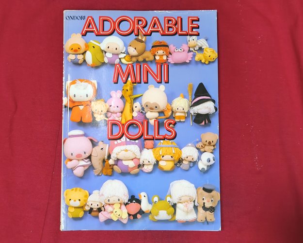 (ปิด79) ADORABLE MINI DOLLS ตุ๊กตาสุดน่ารักจากญี่ปุ่น ปกอ่อน 18x25.5ซ.ม.104หน้า (สภาพมือ2)