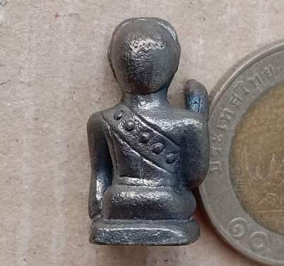 นางกวักหล่อโบราณ รุ่นกวักแสนล้าน หลวงปู่แสน วัดบ้านหนองจิก ศรีสะเกษ ปี61 เนื้อเหล็กน้ำพี้ เลข51+กล่อ