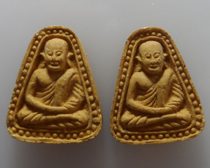 พระผงหลวงพ่อเงิน วัดบางคลาน จ.พิจิตร รุ่นปลดหนี้ (๒องค์)