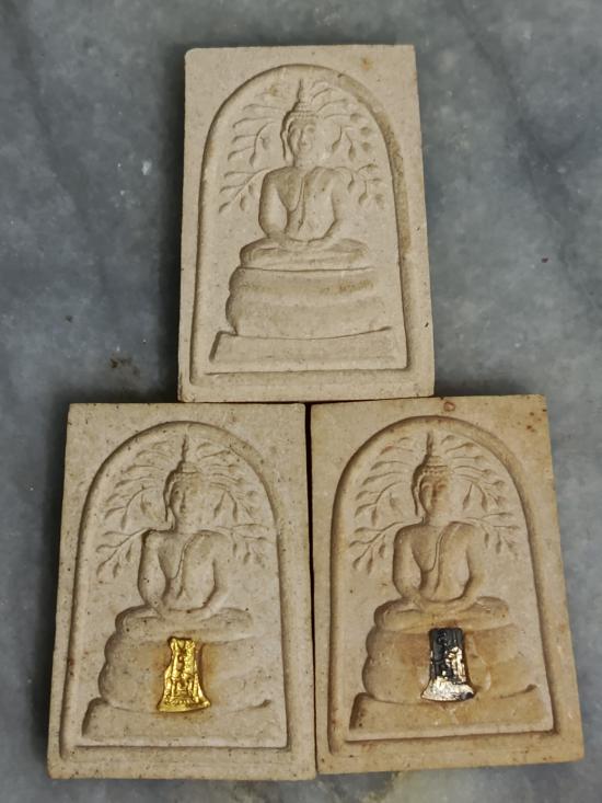 ชุดกรรมการ 3 องค์ พระสมเด็จปรกโพธิ์ หลวงพ่อเปิ่น วัดบางพระ เสาร์ 5 ปี 36 [ ฐานผ้าทิพย์ทองคำ เงิน ] 