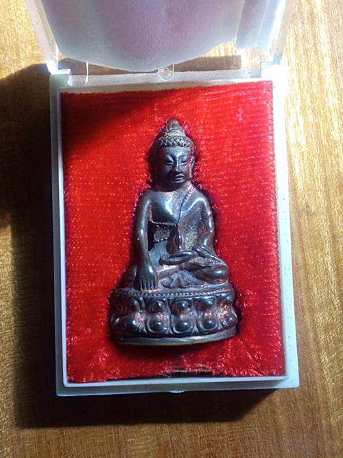 พระกริ่งพุทธนิมิตร เงินมา วัดสุทัศน์ พิธีใหญ่ เนื้อนวโลหะแก่ทองคำ หมายเลข 1230 ปี 2527