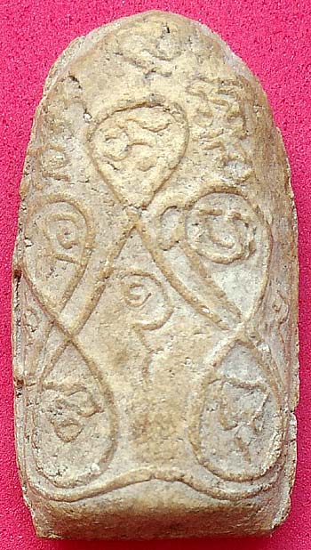 *พิมพ์เล็บมือ หลังยันต์ห้า เนื้อผง หลวงพ่อหม่น วัดพระยาปลา(คลองสิบสอง) ปทุมธานี*