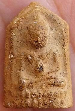 *พระชัยวัฒน์ครึ่งซีก เนื้อดิน ท่านเจ้าคุณศรีฯ(สนธิ์) วัดสุทัศน์ฯ กทม.*