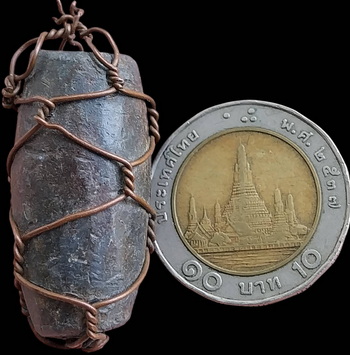 *ตะกรุดลูกสะกดเนื้อชินตะกั่วสนิมแดง กรุวัดสุวรรณฯ อ่างทอง หลวงพ่อเนียม วัดน้อย ปลุกเสก*