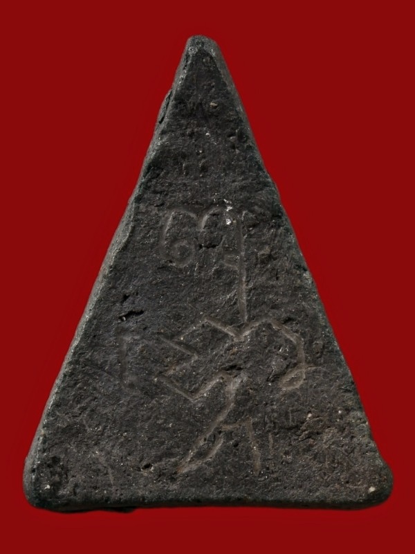 พระเนื้อดินไม่ทราบที่ หลังจารอักขระ