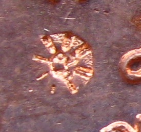 เหรียญโต๊ะหมู่บูชา หลวงปู่นาม วัดน้อยชมภู่ จ สุพรรณบุรี ปี2553 รุ่นสร้างมณฑป เนื้อทองแดง ตอกโค๊ต