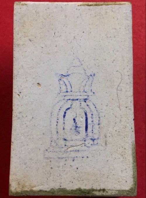 พระสมเด็จเนื้อผงผสมมวลสารเก่า พิมพ์โบราณเเตกลายงา วัดระฆังโฆสิตาราม ปี2546 พร้อมกล่องเดิม