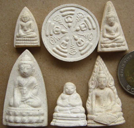 พระผงร่มฉัตร ชุด 6องค์ 6แบบ วัดสุทัศนเทพวราราม ปี2539 พร้อมกล่องเดิม