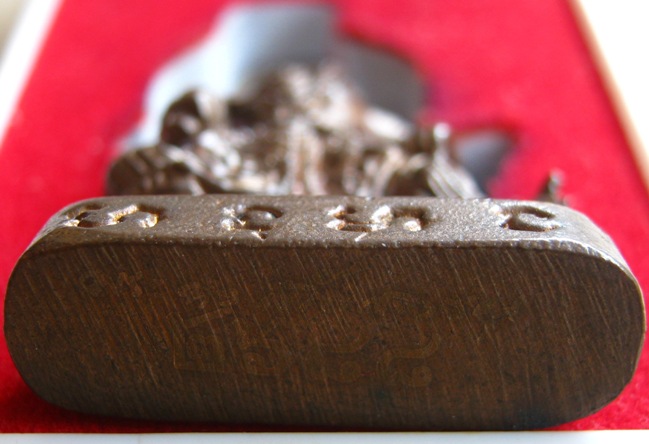 หนุมาน รุ่น2 หลวงพ่อสิน วัดละหารใหญ่ จ ระยอง ปี2552 เนื้อทองเหลืองรมดำ หมายเลข2688 พร้อมกล่องเดิม