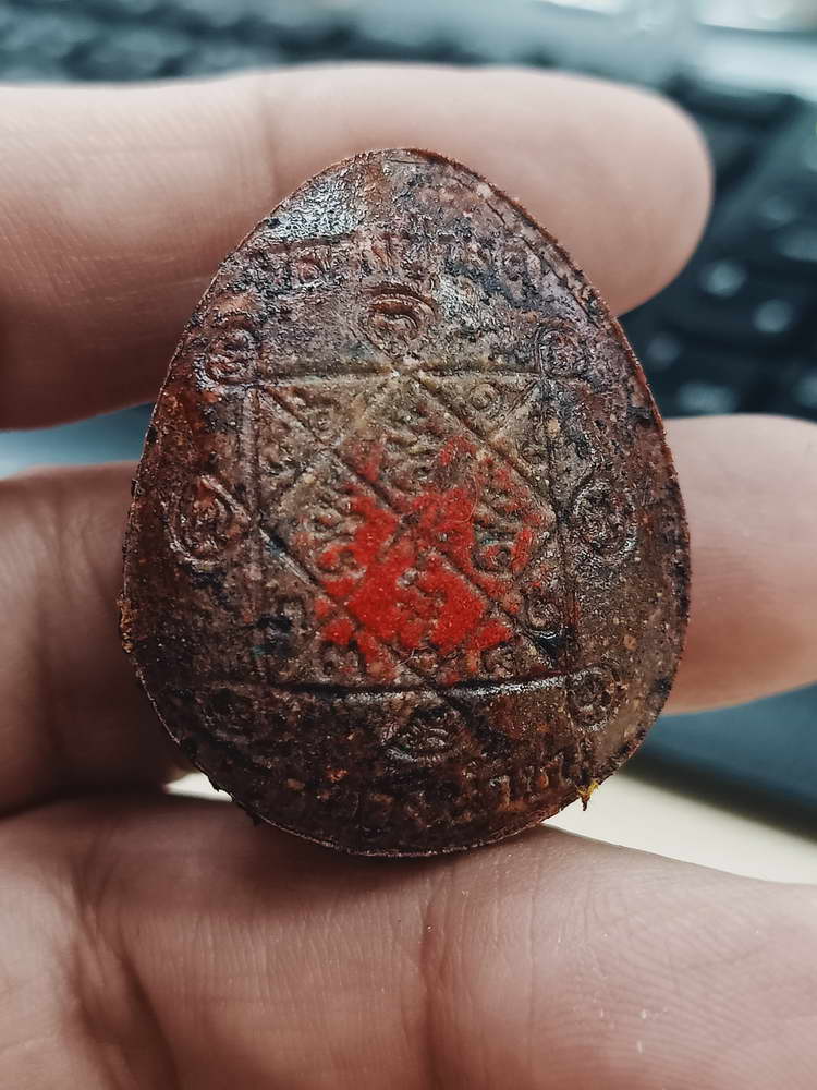 4-386 พระผงปิดตาผงน้ำมันโบราณ เบญจามหาลาโภ2 หลวงพ่อนงค์ วัดบางน้ำชน จ.กรุงเทพ 2567 เลข 37 กล่องเดิม