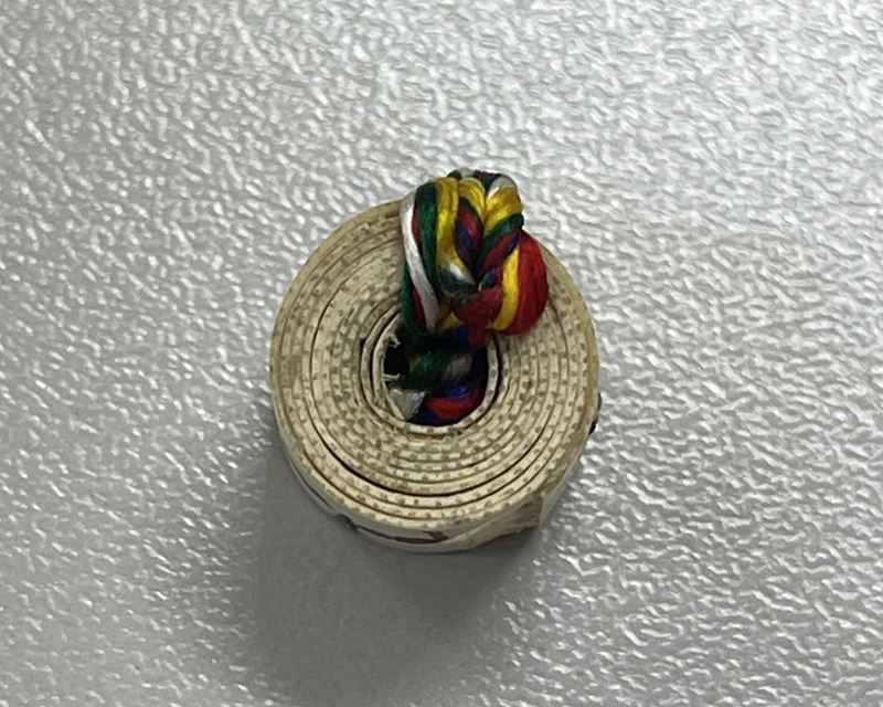 ตะกรุดลูกอมโลกธาตุ พระมหาสุรศักดิ์ วัดประดู่ฯ สมุทรสงคราม เนื้อใบลาน ผูกไหม พร้อมจารลายเซ็นต์