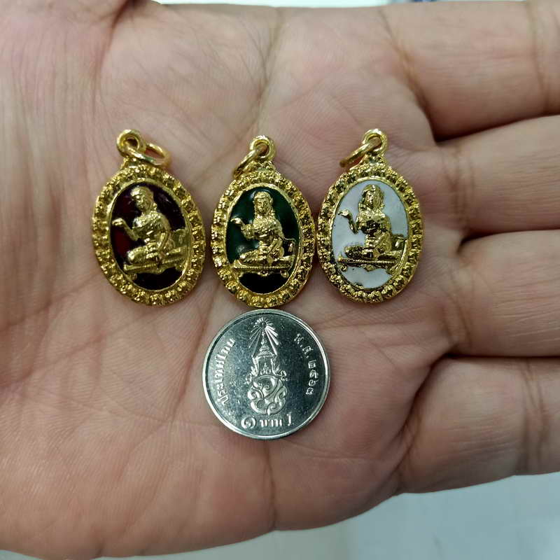 เหรียญแม่นางกวัก หลังนกสาริกาคู่ กะไหล่ทองลงยา เด่นด้านเมตตา ค้าขาย เรียกเงิน เรียกทรัพย์ จัดไป