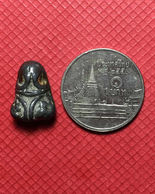 พระ ปิดตา ยุคแรก หลวงปู่เอี่ยม วัดหนัง เนื้อนะหัวเข่า หลังอูม ในตลับพุ๊กอย่างดี