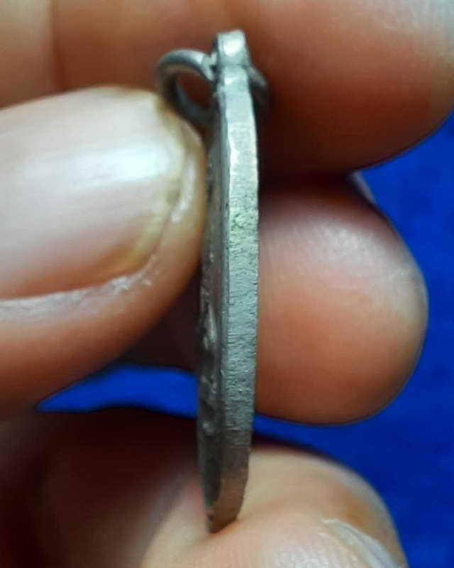 เหรียญใบมะยม หลวงพ่อพิธ วัดฆะมัง เนื้อทองเหลืองกะไหล่เงิน จ.พิจิตร 2516