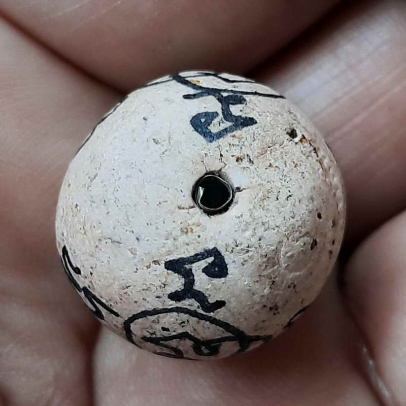 ลูกอมเทพรำลึก หลวงปู่หมุน วัดบ้านจาน จารยันต์ เนื้อผงพุทธคุณ 350 อาจารย์ ออกวัดซับลำใย ปี 2543  1500