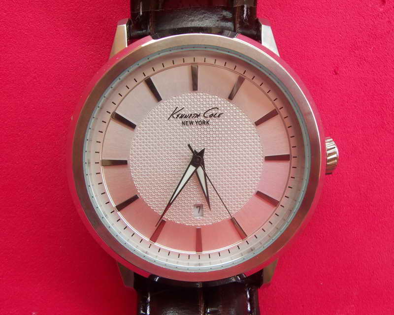 นาฬิกาข้อมือ Kenneth Cole ระบบควอท สายพันธ์อเมริกัน หน้าปัท 4.5ซม(เคาะเดียวแดง).