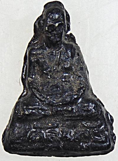 ๒๐ พระผงรูปเหมือน รุ่มรัก