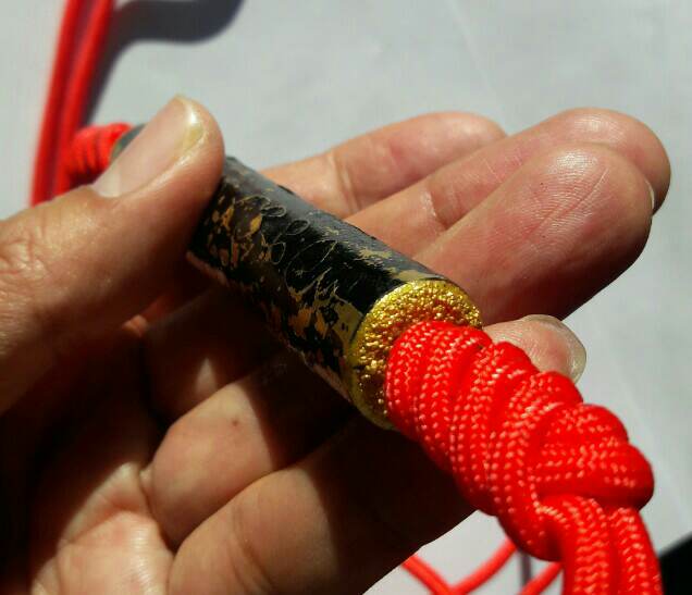 ตะกรุดคาดเอว ดอกใหญ่ เชือกใหญ่ ขนาด 4 นิ้ว มีน้ำหนัก ไม่ทราบที่(อีสานใต้) ใครทราบรับไปครับ เคาะเดียว