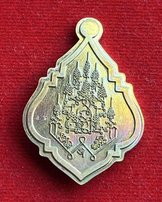  เหรียญพ่อแก่ รุ่น เหลือกินเหลือใช้ ” จัดสร้างโดย คุณ บอล เชิญยิ้ม และ คุณ ไช้ สาย1 หลวงพ่อแม้น หลวง