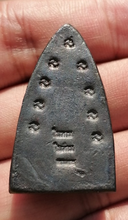 หลวงพ่อทวด พิมพ์เตารีด วัดในหาน เนื้อนวะโลหะ นะ 9 โค๊ด 2 ในหาน 1 กรรมการ จ.ภูเก็ต ปี 2536 เคาะเดียว