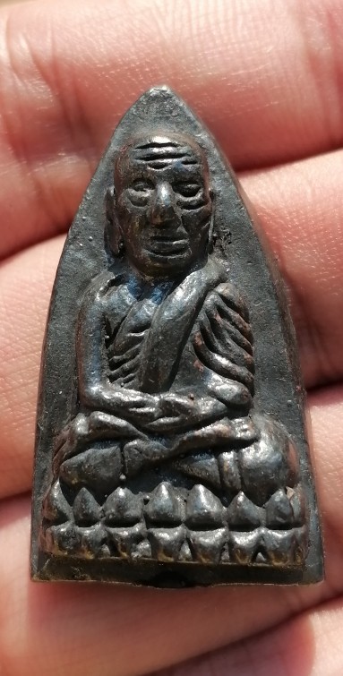 หลวงพ่อทวด พิมพ์เตารีด วัดในหาน เนื้อนวะโลหะ นะ 9 โค๊ด 2 ในหาน 1 กรรมการ จ.ภูเก็ต ปี 2536 เคาะเดียว