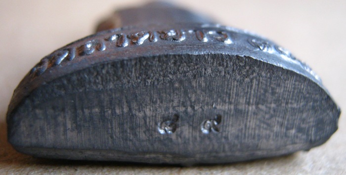 รูปเหมือนปั๊มเข่ากว้าง หลวงปู่เปลื้อง วัดลาดยาว จ นครสวรรค์ ปี2553หมายเลข89 เนื้อตะกั่ว พร้อมกล่อง