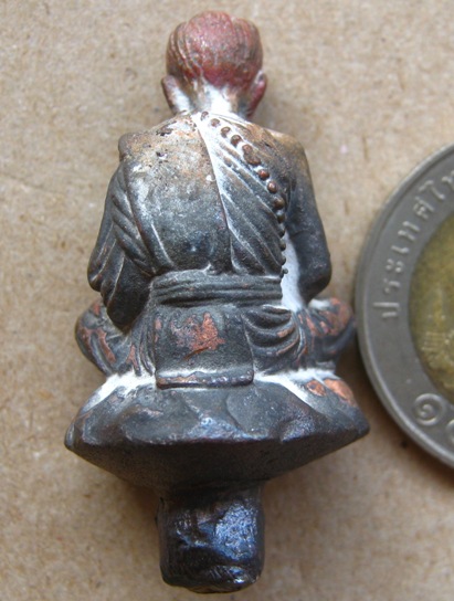 รูปหล่อเบ้าทุบ"บารมี"นวะโลหะเเบบไม่ตัดช่อ หลวงปู่หมุน ปี2558เลข692รุ่นขอพึ่งบารมี สร้าง999องค์+กล่อง