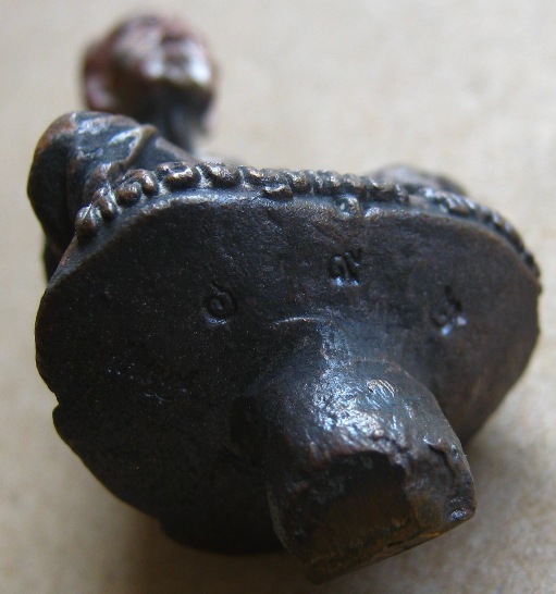 รูปหล่อเบ้าทุบ"บารมี"นวะโลหะเเบบไม่ตัดช่อ หลวงปู่หมุน ปี2558เลข692รุ่นขอพึ่งบารมี สร้าง999องค์+กล่อง