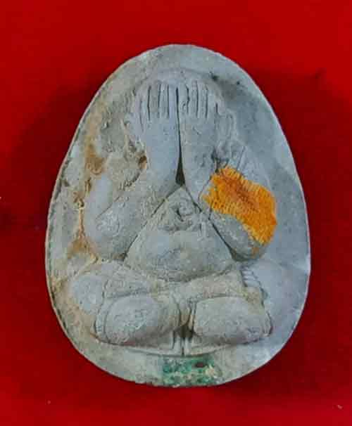 พระปิดตาสารพัดดีหลวงพ่อคูณ เนื้อผงธูปแช่น้ำมนต์ ฝังตะกรุด+จีวรหลวงปู่ทิม ออกวัดบ้านคลอง ปี2538